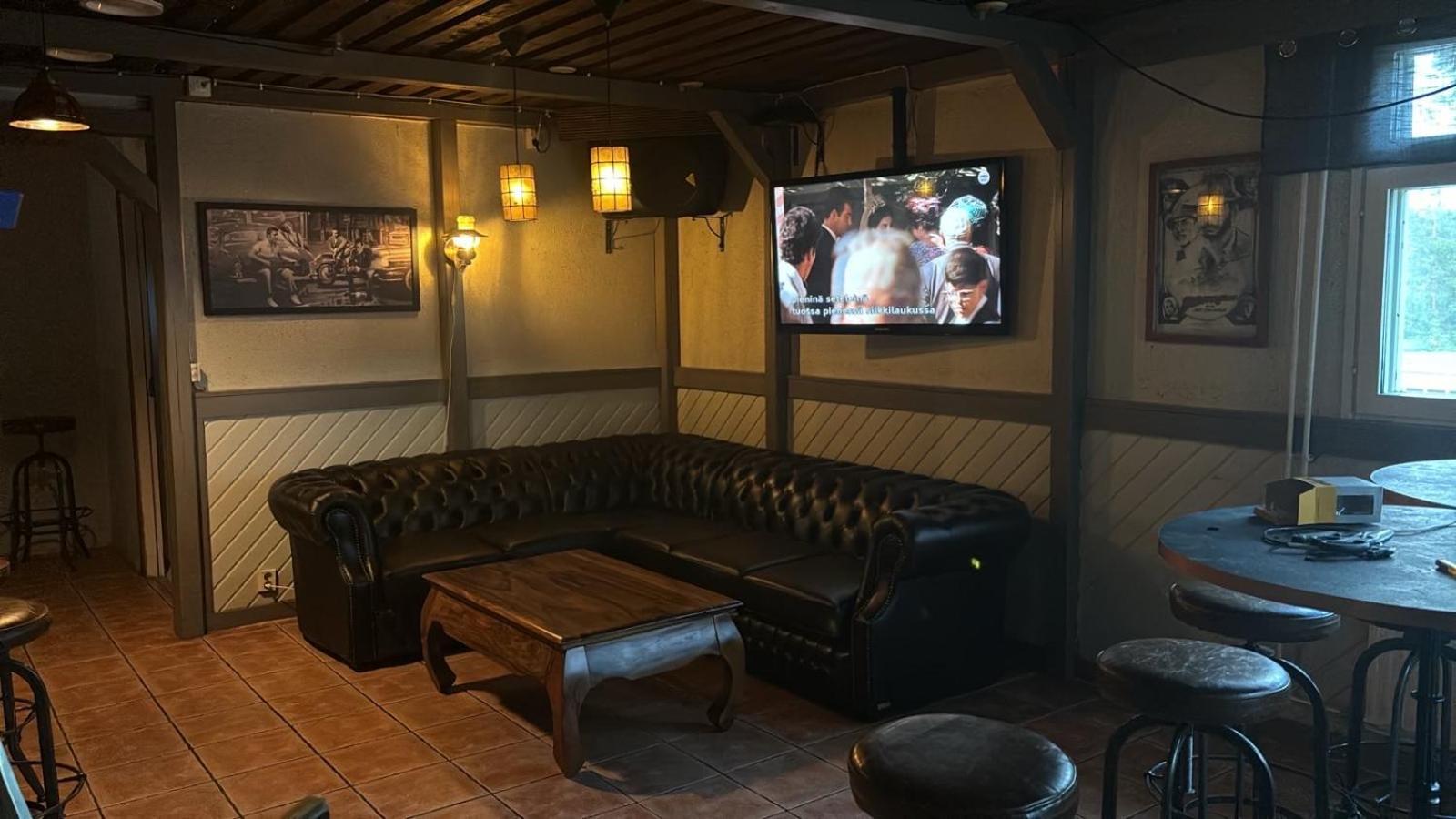 Hotelli Ravintola Tiilikka Раутаваара Экстерьер фото